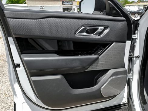 Used 2018 Land Rover Range Rover Velar R-Dynamic SE image 36