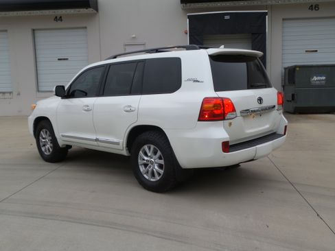 Used 2013 Toyota Land Cruiser image 4