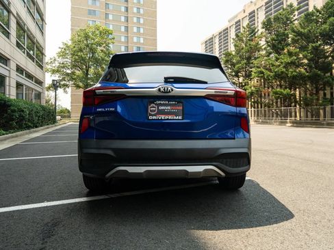 Used 2021 Kia Seltos LX AWD/4WD image 4