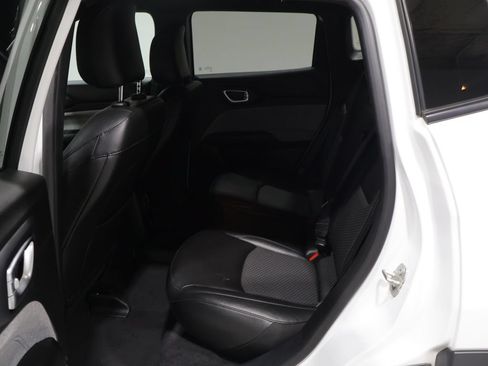 Used 2024 Jeep Compass Latitude AWD/4WD image 18