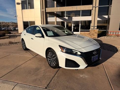 Used 2023 Nissan Altima 2.5 SV FWD image 11