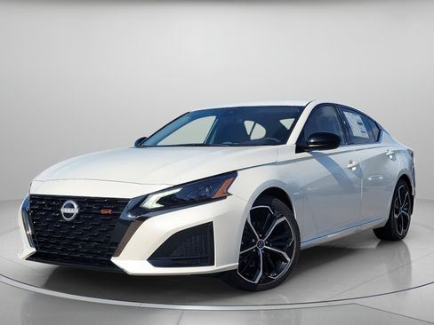 Used 2025 Nissan Altima 2.5 SR FWD image 2