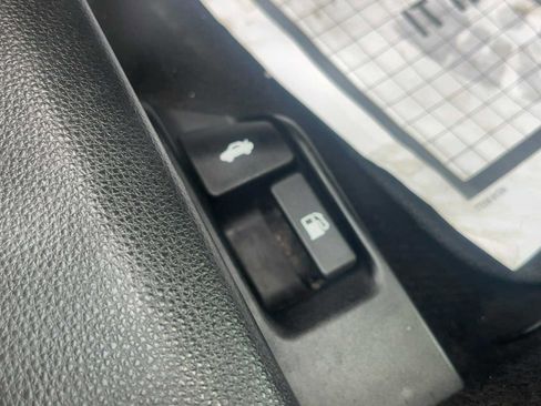 Used 2020 Toyota Corolla LE FWD image 16