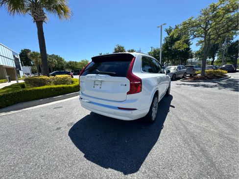 Used 2023 Volvo XC90 B6 Plus image 14