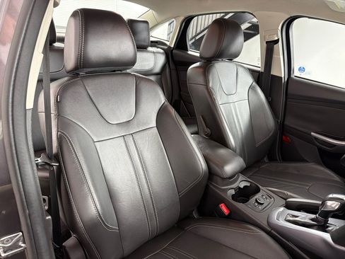 Used 2014 Ford Focus Titanium FWD image 22