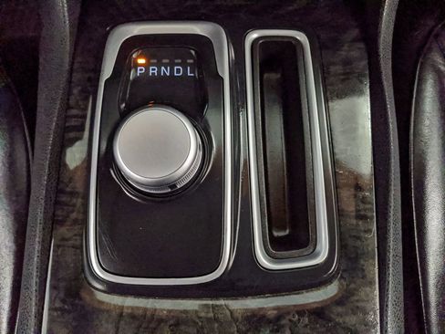 Used 2018 Chrysler 300 Limited image 9