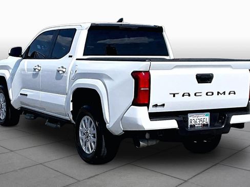 Used 2025 Toyota Tacoma SR5 AWD/4WD image 11
