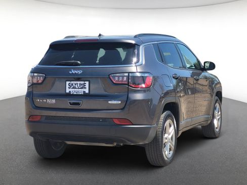 Used 2024 Jeep Compass Latitude AWD/4WD image 2