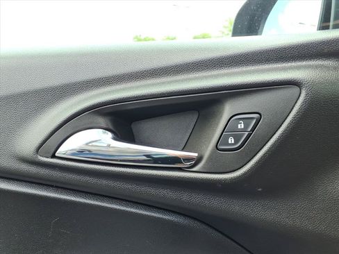 Used 2025 Chevrolet Trax LS FWD image 15