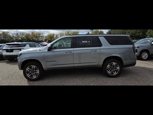 Used 2025 Chevrolet Suburban Z71 image 7