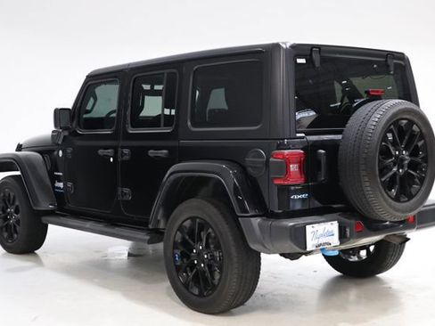 Used 2023 Jeep Wrangler Unlimited Sahara w/ Cold Weather Group AWD/4WD image 5