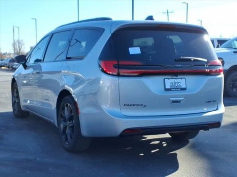New 2026 Chrysler Pacifica Limited w/ S Appearance Package FWD image 4
