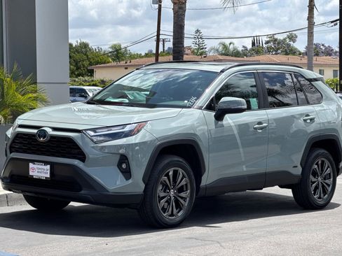 Certified 2022 Toyota RAV4 XLE Premium AWD/4WD image 10