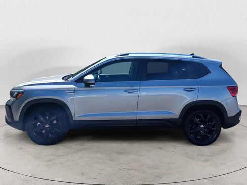 Used 2022 Volkswagen Taos SE image 2