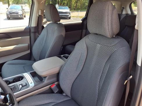 New 2026 Kia Carnival LX image 13