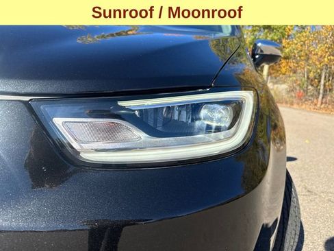 Used 2023 Chrysler Pacifica Limited image 5