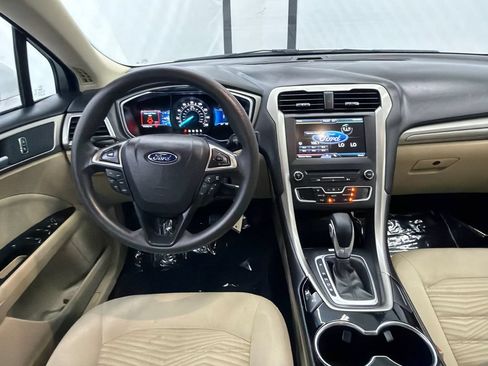 Used 2016 Ford Fusion SE FWD image 21