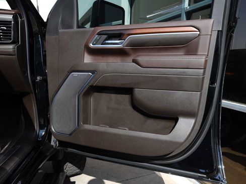 Used 2024 GMC Sierra 2500 Denali w/ Denali Reserve Package AWD/4WD image 43