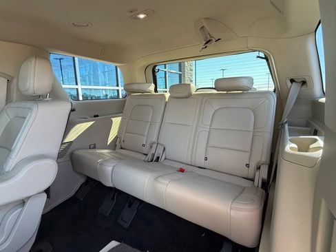 Used 2018 Lincoln Navigator Reserve w/ Technology Package AWD/4WD image 19