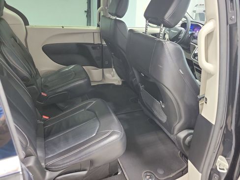 Used 2022 Chrysler Pacifica Touring-L AWD/4WD image 20