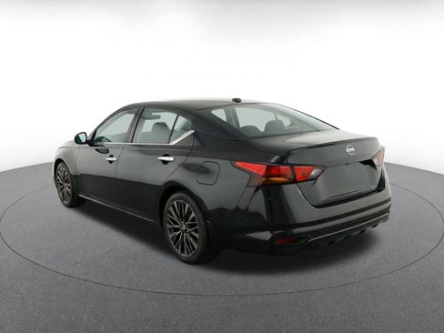 Used 2025 Nissan Altima 2.5 SV FWD image 6