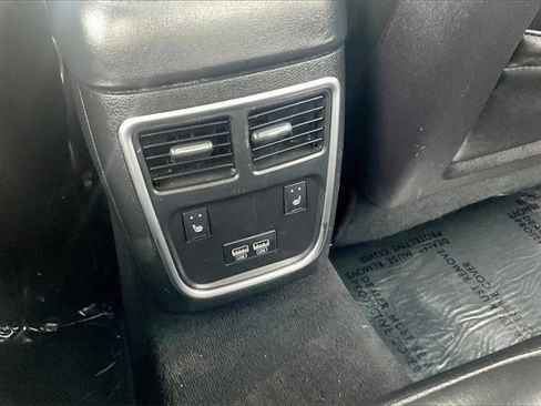 Used 2019 Chrysler 300 Limited image 32