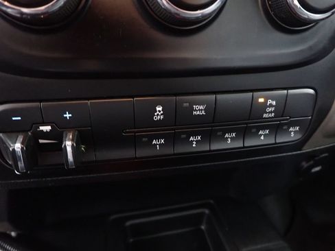 Used 2017 RAM 2500 Tradesman w/ Chrome Appearance Group AWD/4WD image 4