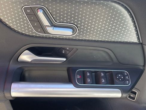 Used 2025 Mercedes-Benz GLA 250 4MATIC image 5