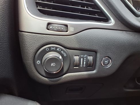 Used 2022 Jeep Cherokee Latitude Lux w/ Sun & Sound Group FWD image 18
