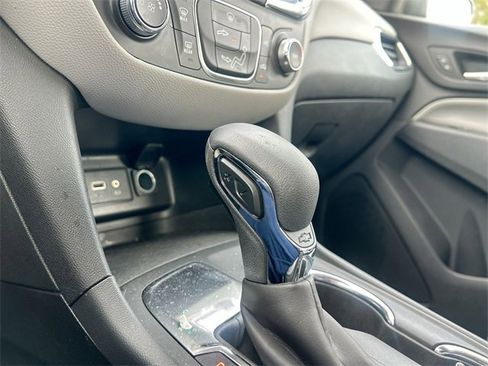 Used 2022 Chevrolet Equinox LS image 23