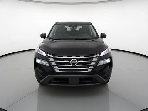 Used 2025 Nissan Rogue SV image 2