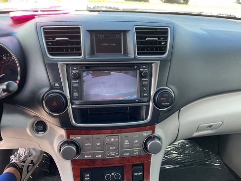 Used 2013 Toyota Highlander Limited AWD/4WD image 20