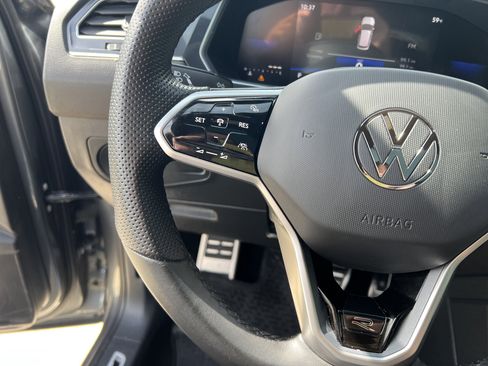 Certified 2023 Volkswagen Tiguan SE R-Line FWD image 17