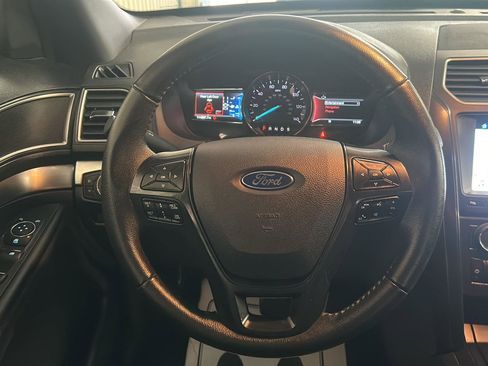 Used 2018 Ford Explorer XLT w/ Equipment Group 202A FWD image 27