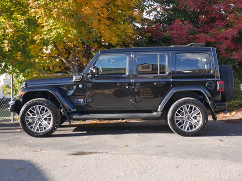 Used 2024 Jeep Wrangler High Altitude image 21