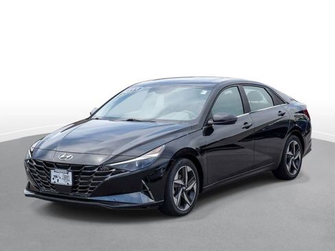 Used 2022 Hyundai Elantra SEL w/ Convenience + Premium Package FWD image 4