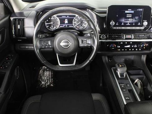 Certified 2024 Nissan Pathfinder SV FWD image 7