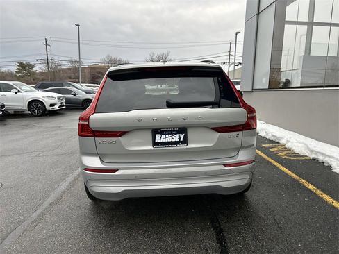 Certified 2023 Volvo XC60 B5 Core w/ Climate Package image 7