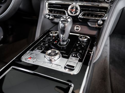 Used 2022 Bentley Flying Spur V8 image 30