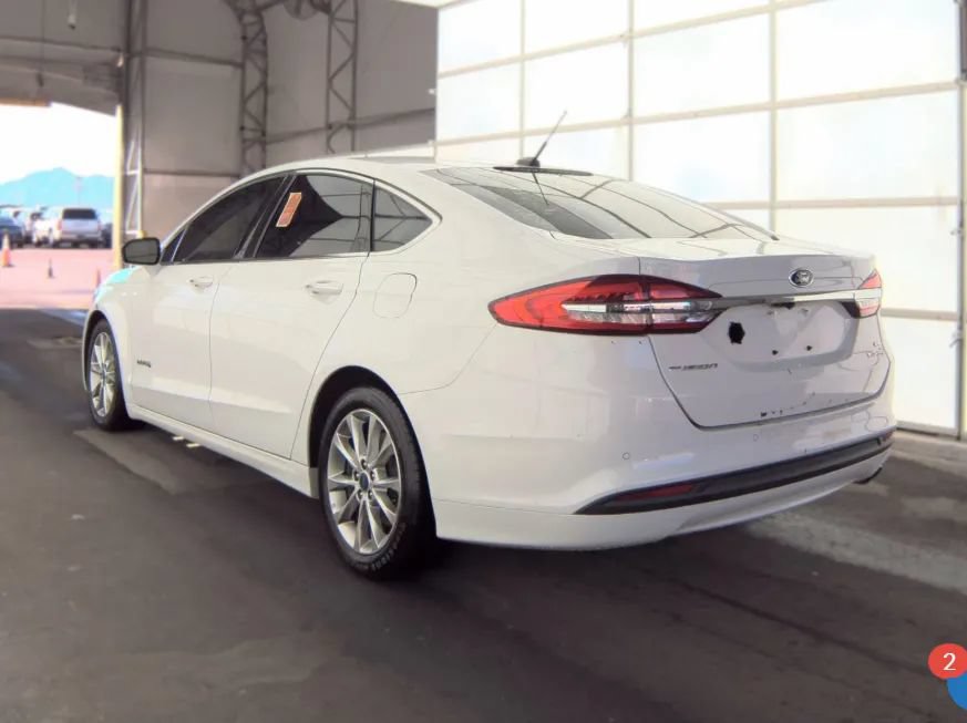 Used 2017 Ford Fusion SE w/ Equipment Group 602A FWD image 4