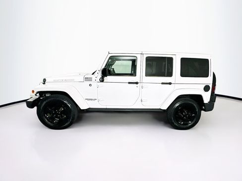 Used 2015 Jeep Wrangler Unlimited Sahara image 4