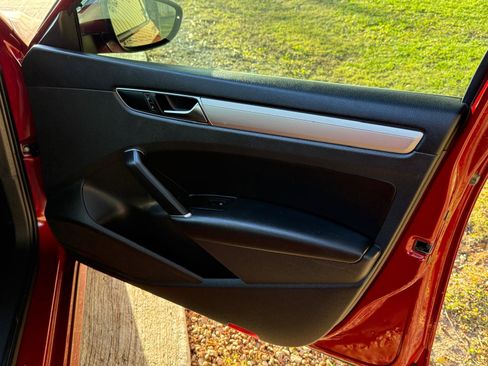 Used 2019 Volkswagen Passat 2.0T Wolfsburg image 25