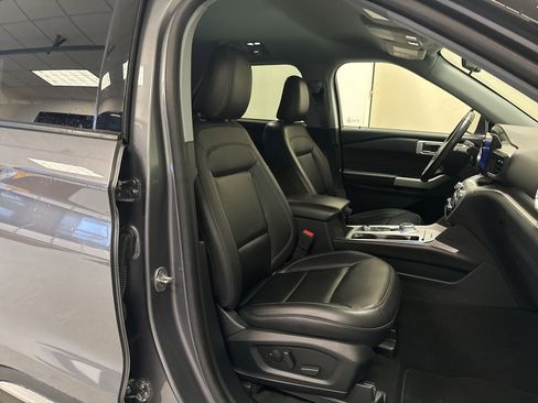 Certified 2022 Ford Explorer XLT w/ Equipment Group 202A image 28