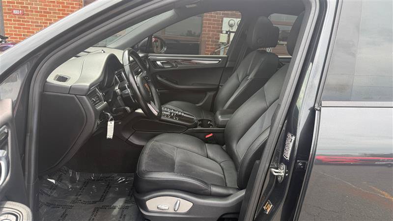 Used 2018 Porsche Macan AWD/4WD image 24