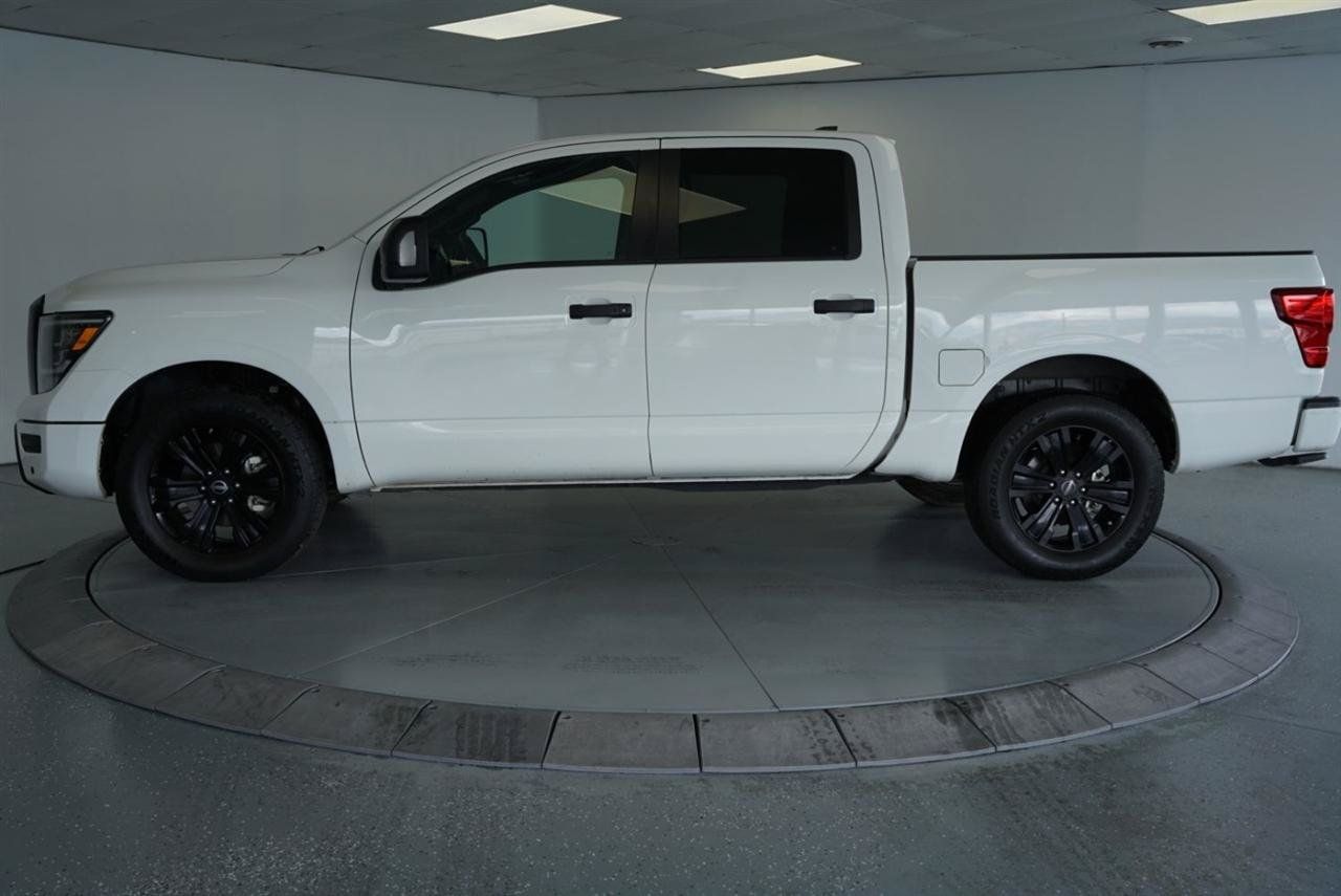 Used 2023 Nissan Titan SV w/ SV Convenience Package AWD/4WD image 4
