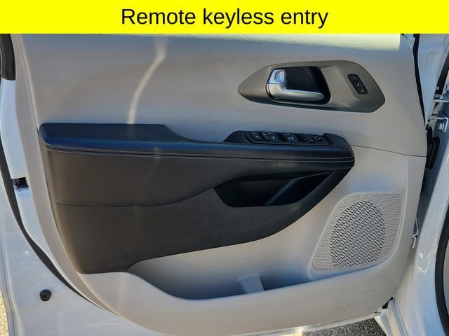 Certified 2024 Chrysler Pacifica Touring-L FWD image 21