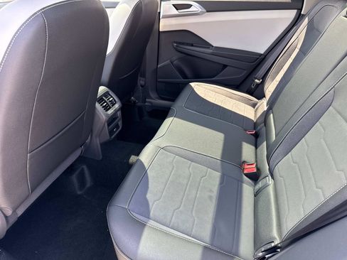 New 2025 Volkswagen Taos SE image 19