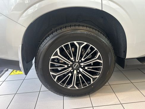 New 2025 Nissan Armada SL w/ Captain's Chari Seat Package image 12