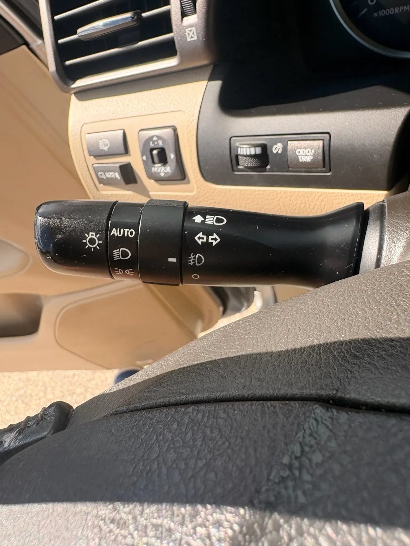 Used 2011 Lexus LX 570 4WD w/ Luxury Pkg image 16