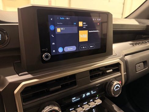 Used 2025 Toyota Tacoma SR5 AWD/4WD image 22